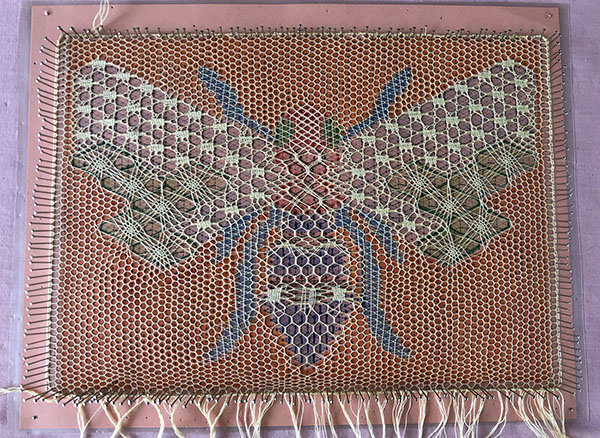 Bee project pattern - with threads hanging at the bottom